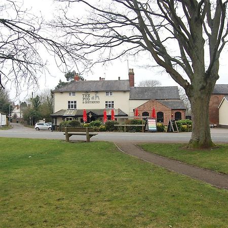 The Pug & Greyhound Hotel Great Glen Exterior photo