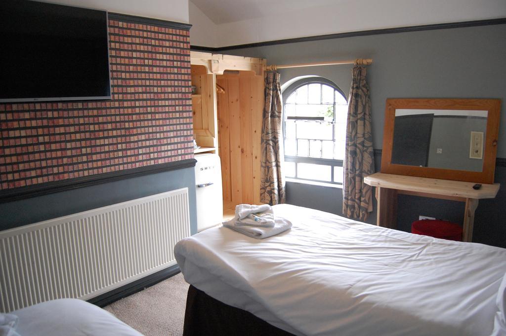 The Pug & Greyhound Hotel Great Glen Room photo